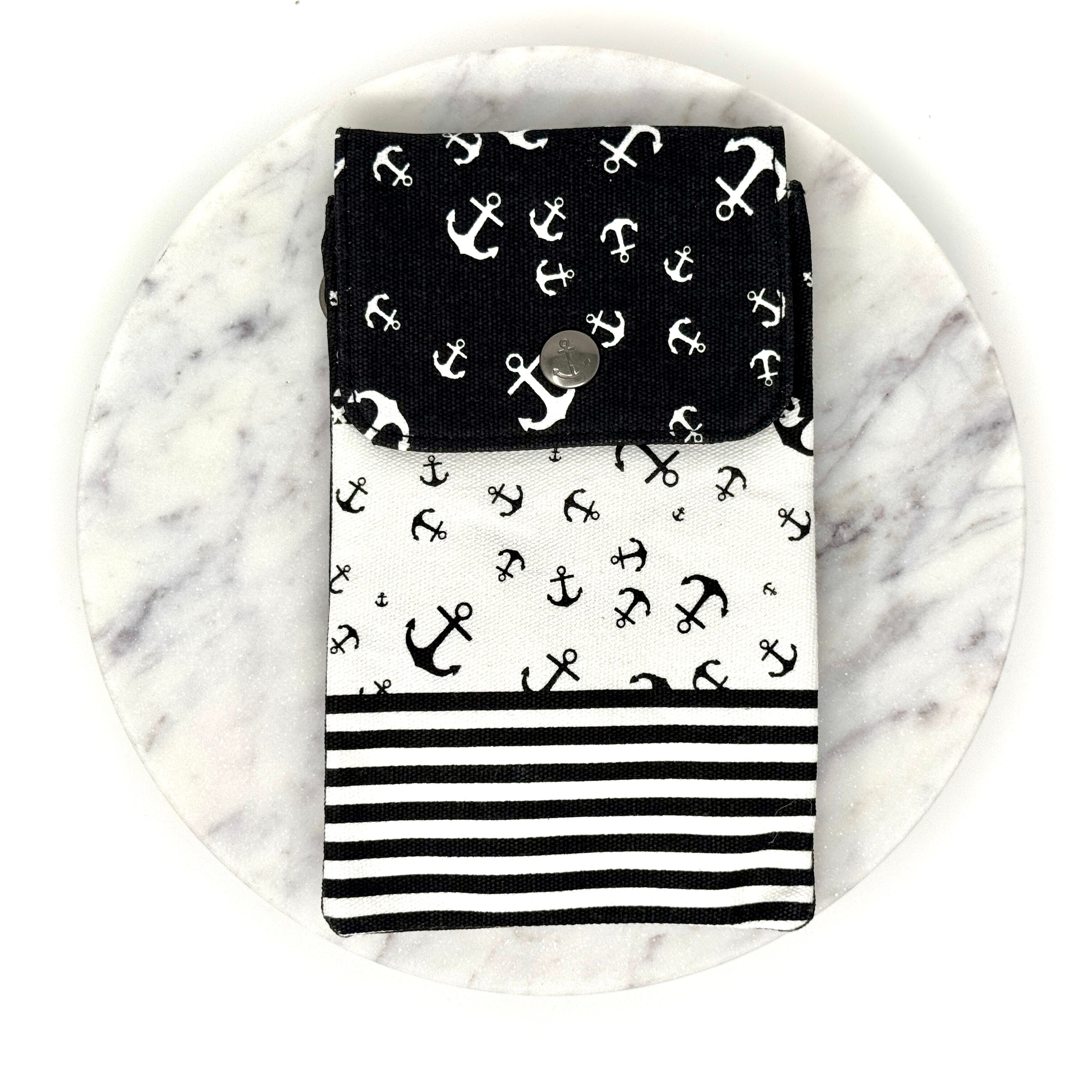 Handgemachte Patchwork Nautiktasche aus Baumwolle und Canvas im maritimen Stil – kompakt, wasserabweisend und ideal für Alltag oder Ausflüge.