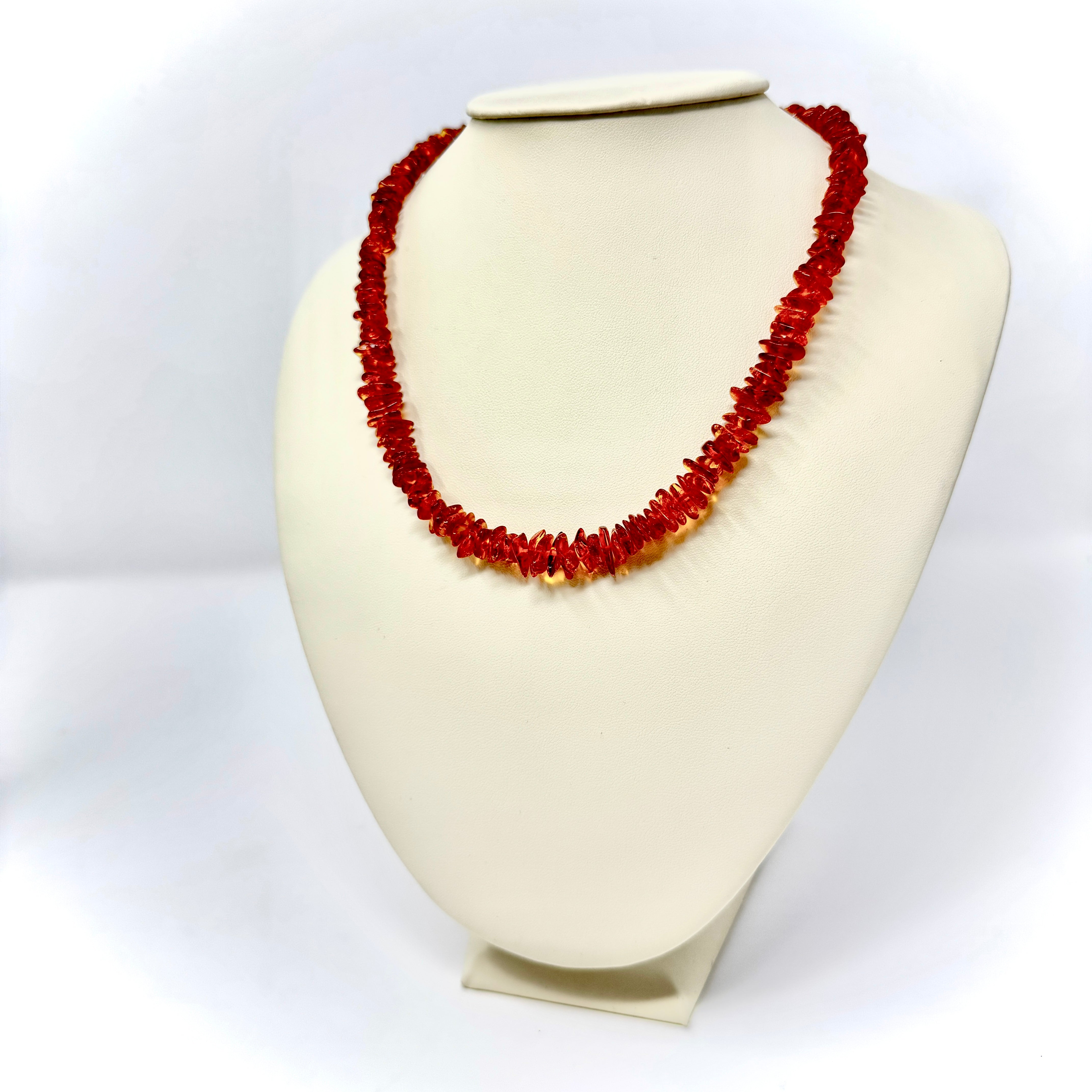 Handgefertigte Bernsteinkette - Naturstein-Halskette mit warmem Tönen