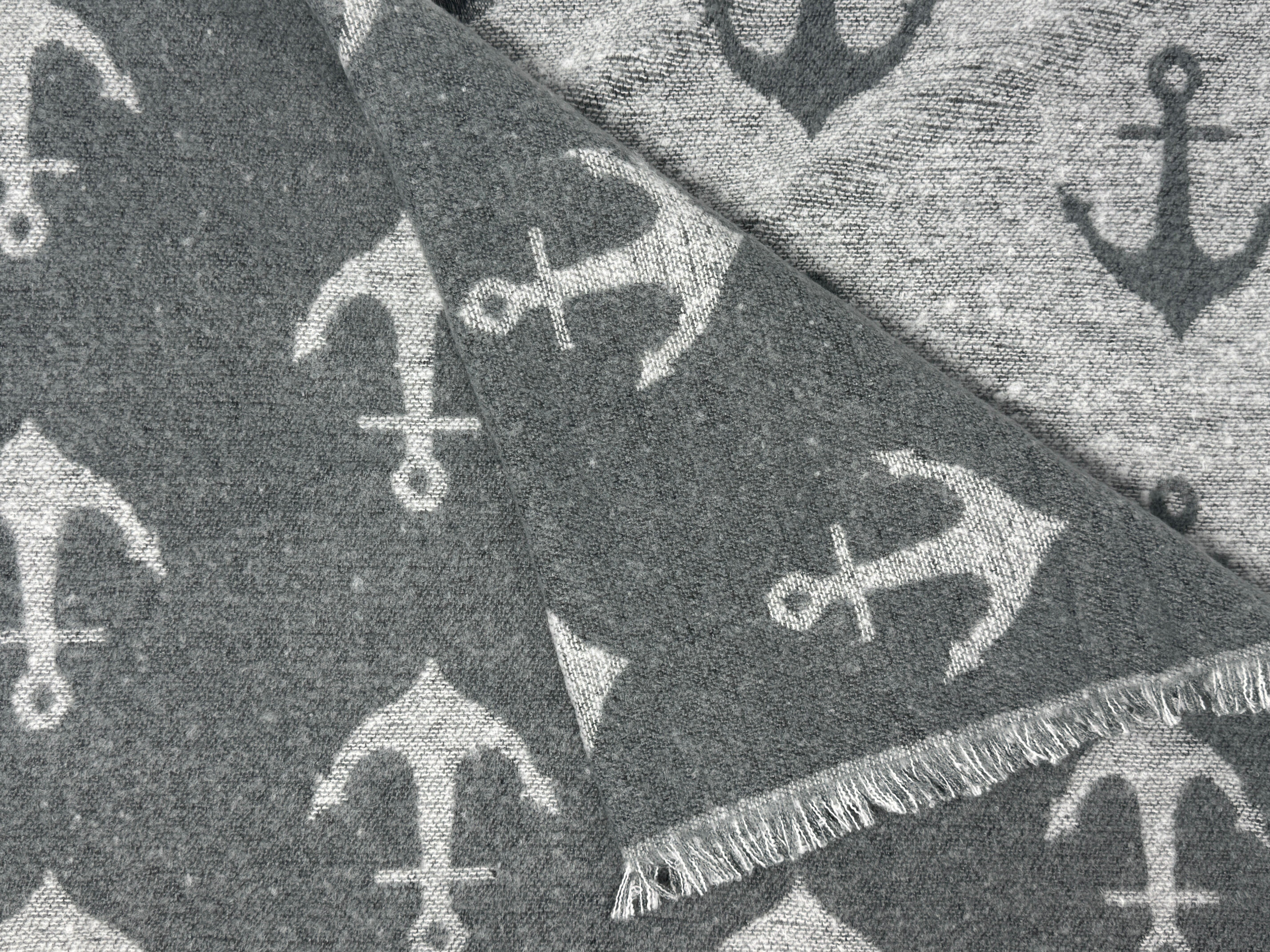 XXL Deckenschal grau mit Ankern ausgelegt Winter