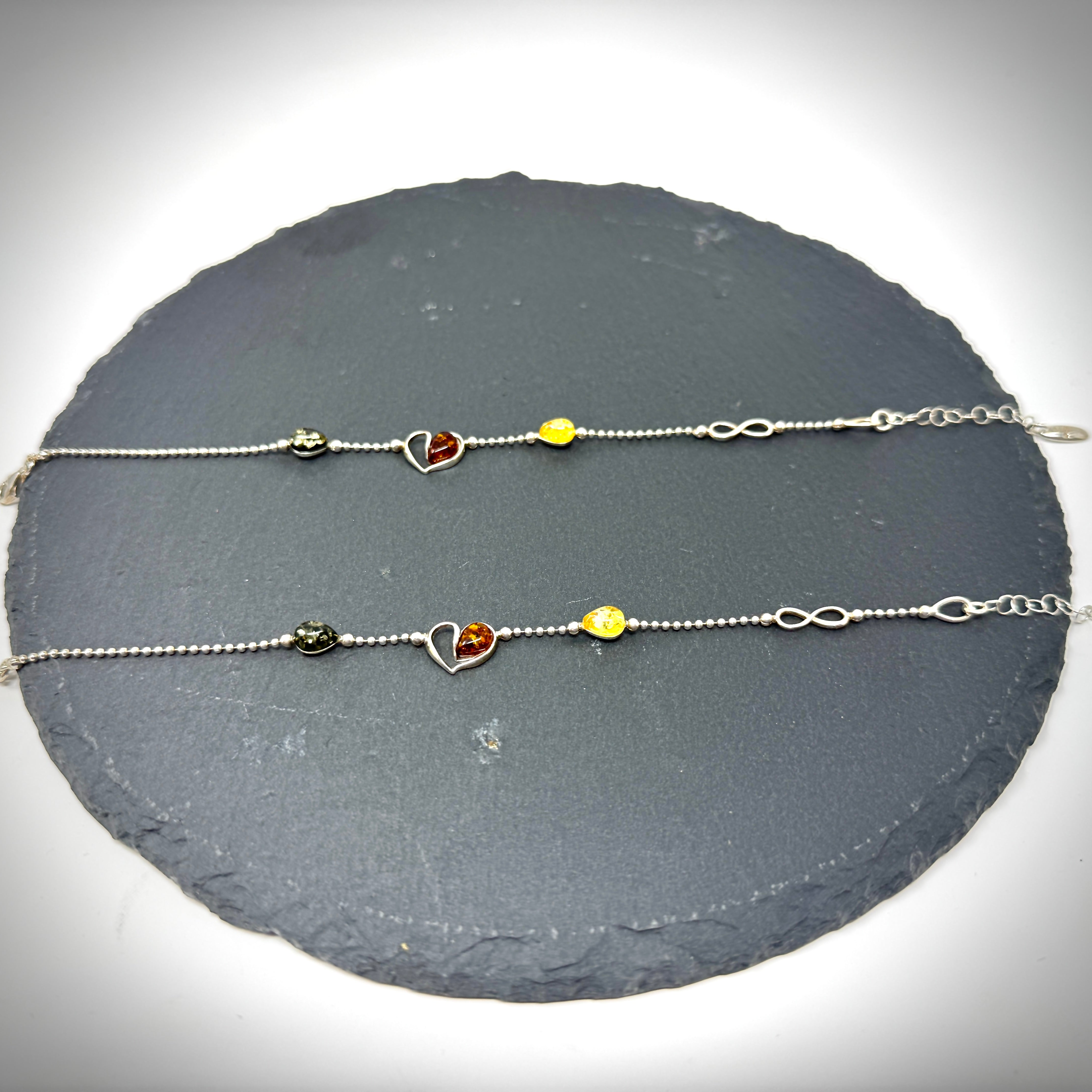 Handgefertigtes Bernstein-Armband aus 925er Sterlingsilber mit Herz- und Unendlichkeits-Symbol – eleganter Schmuck mit tiefer Bedeutung