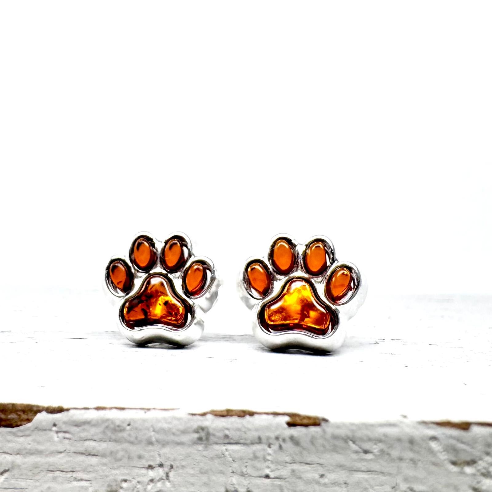 Elegante Tierpfoten-Ohrstecker aus 925er Sterlingsilber mit echtem Cognac-Bernstein – stilvolles Schmuckstück für Tierliebhaber