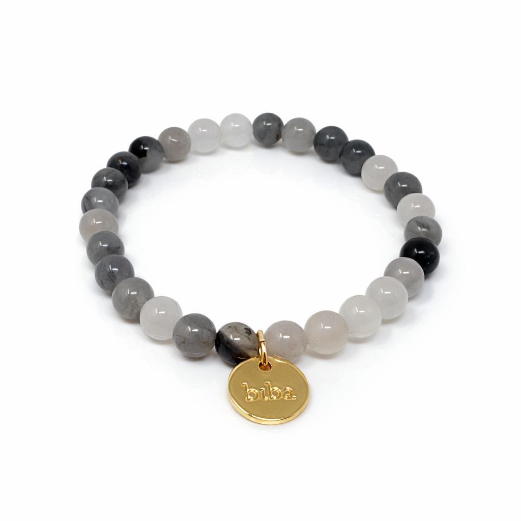 biba Armband in Grau und Weiß mit Kristallperlen 6mm und goldfarbenem Metallanhänger
