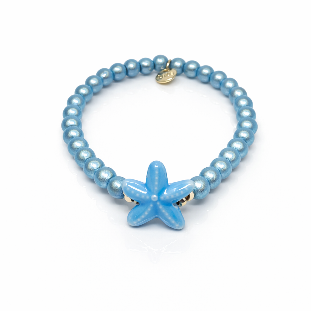 Blaues Perlenarmband mit Seestern und goldfarbenem biba Anhänger – elastisches Damenarmband