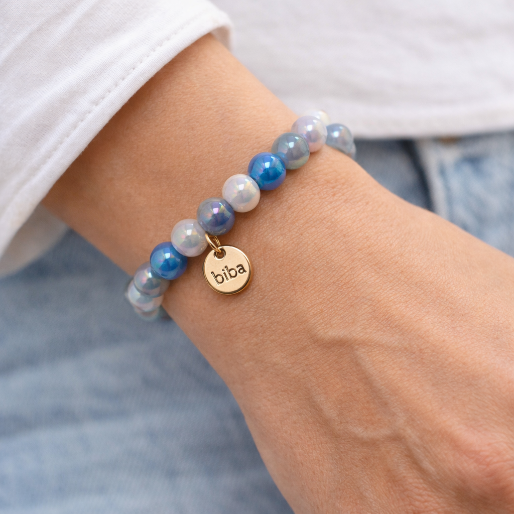 biba Crystal Armband Blau-Weiß mit 10 mm Perlen und Metallanhänger