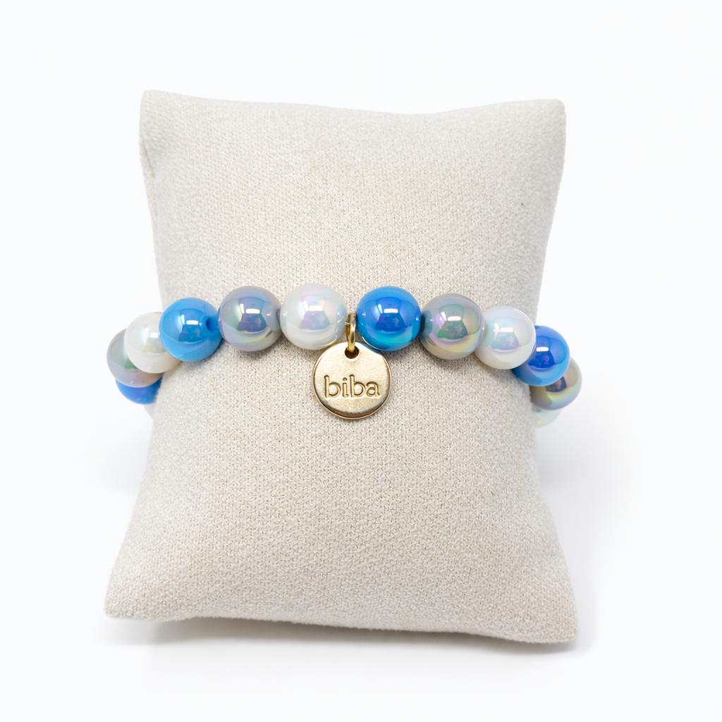 biba Crystal Armband Blau-Weiß mit 10 mm Perlen und Metallanhänger