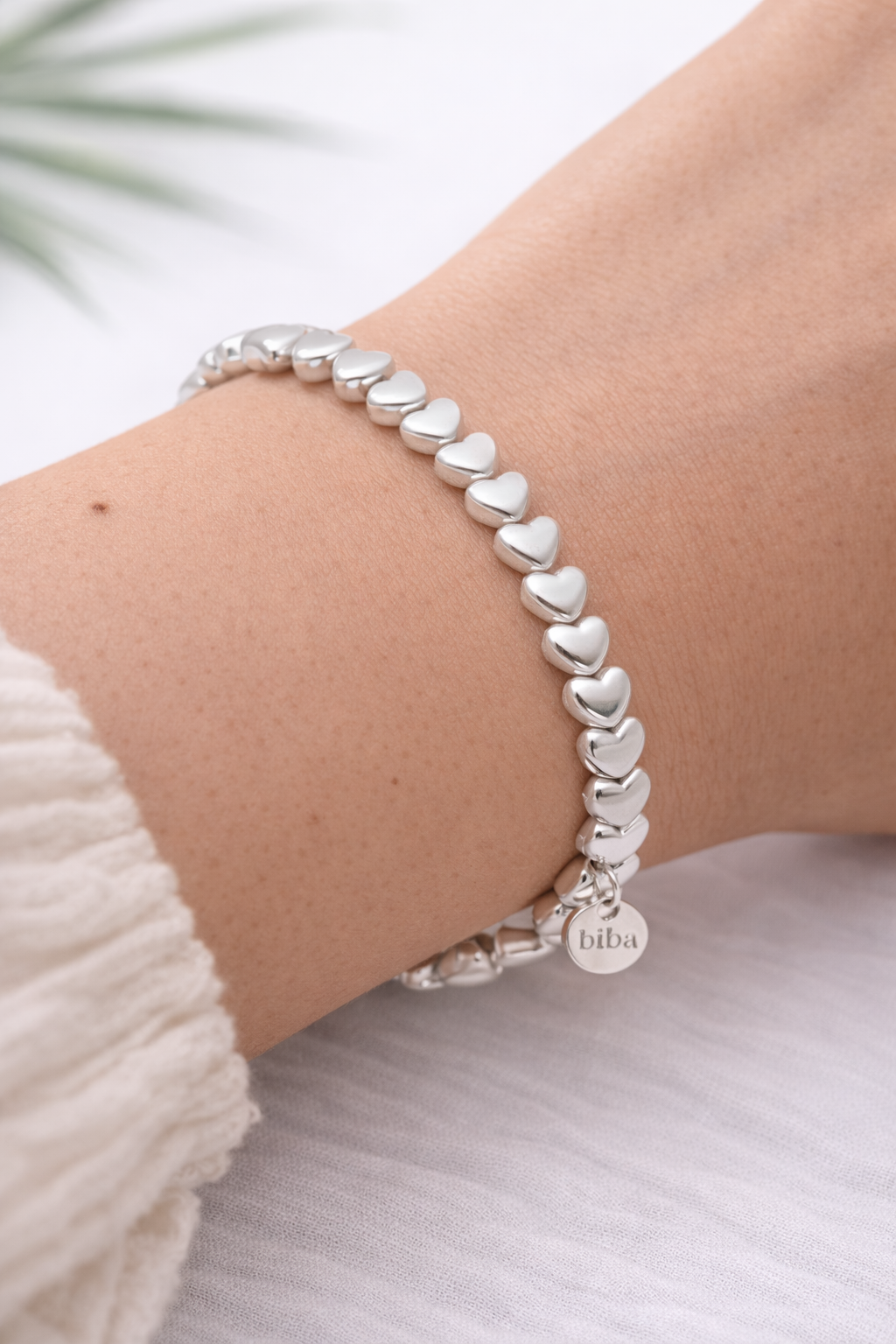 biba Herz Armband silberfarben glänzend aus Metall mit elastischem Stretchband