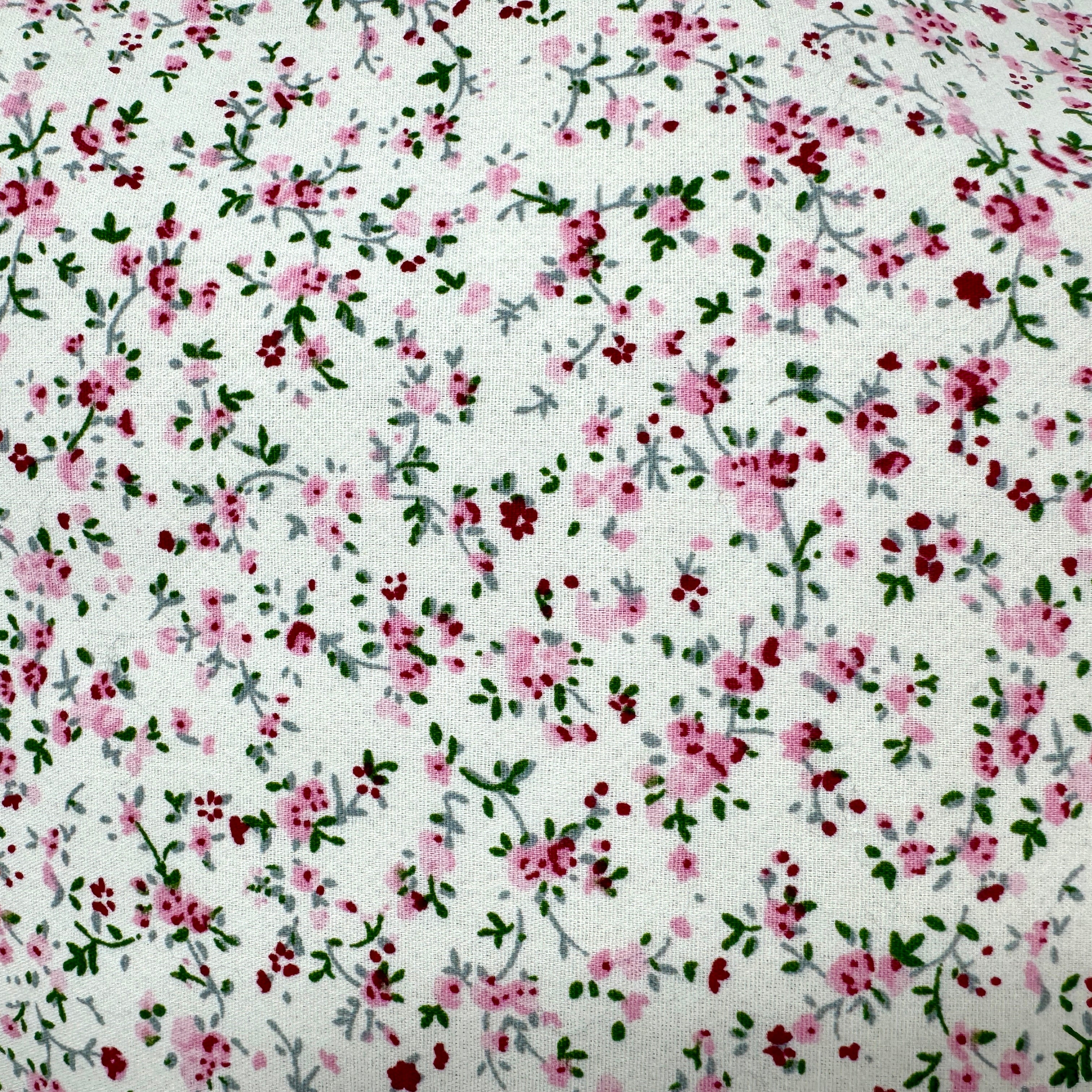  Stoff mit floralem Blumenmuster 