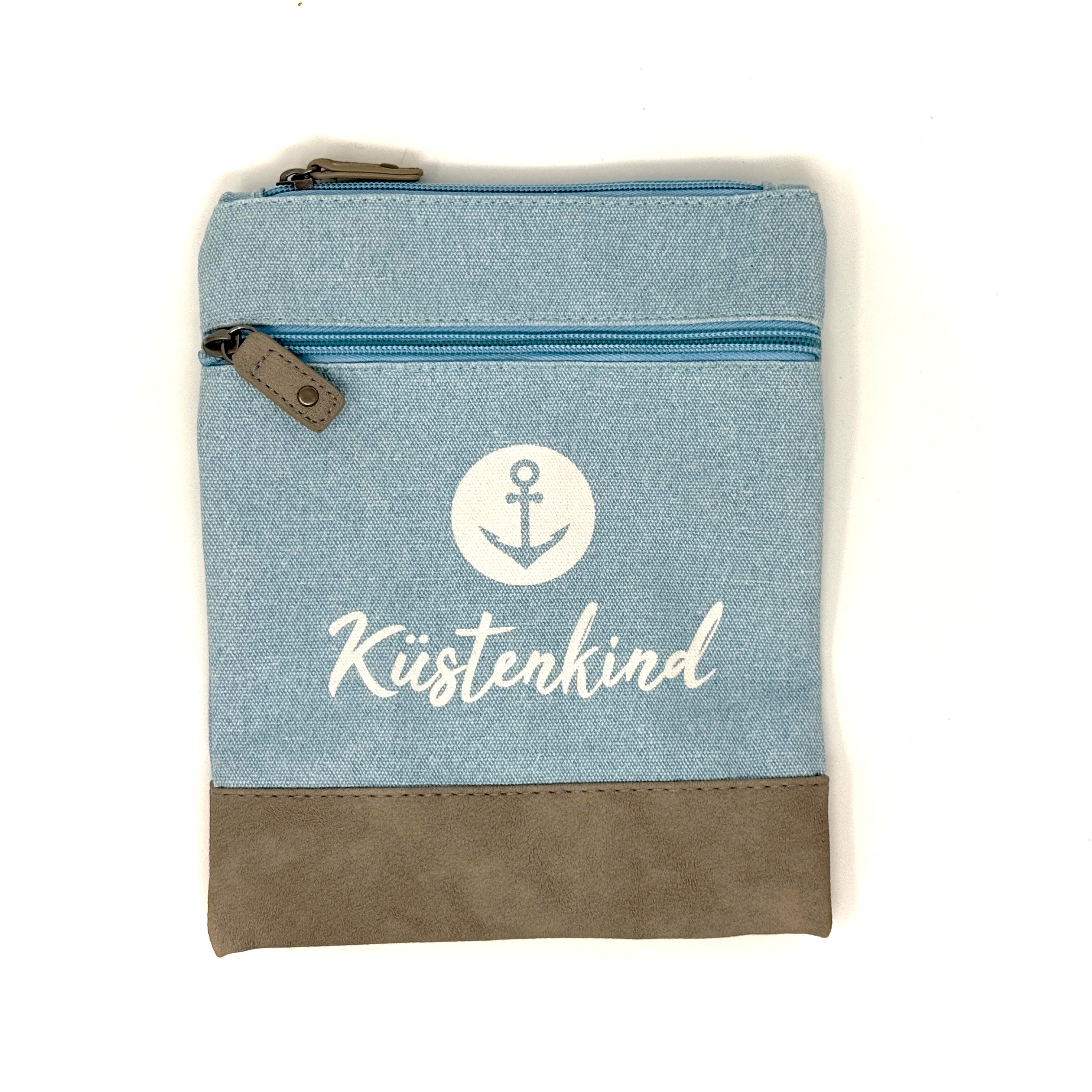 Hellblaue maritime Crossbody Tasche aus Baumwolle mit Anker-Motiv und Schriftzug „Küstenkind“.