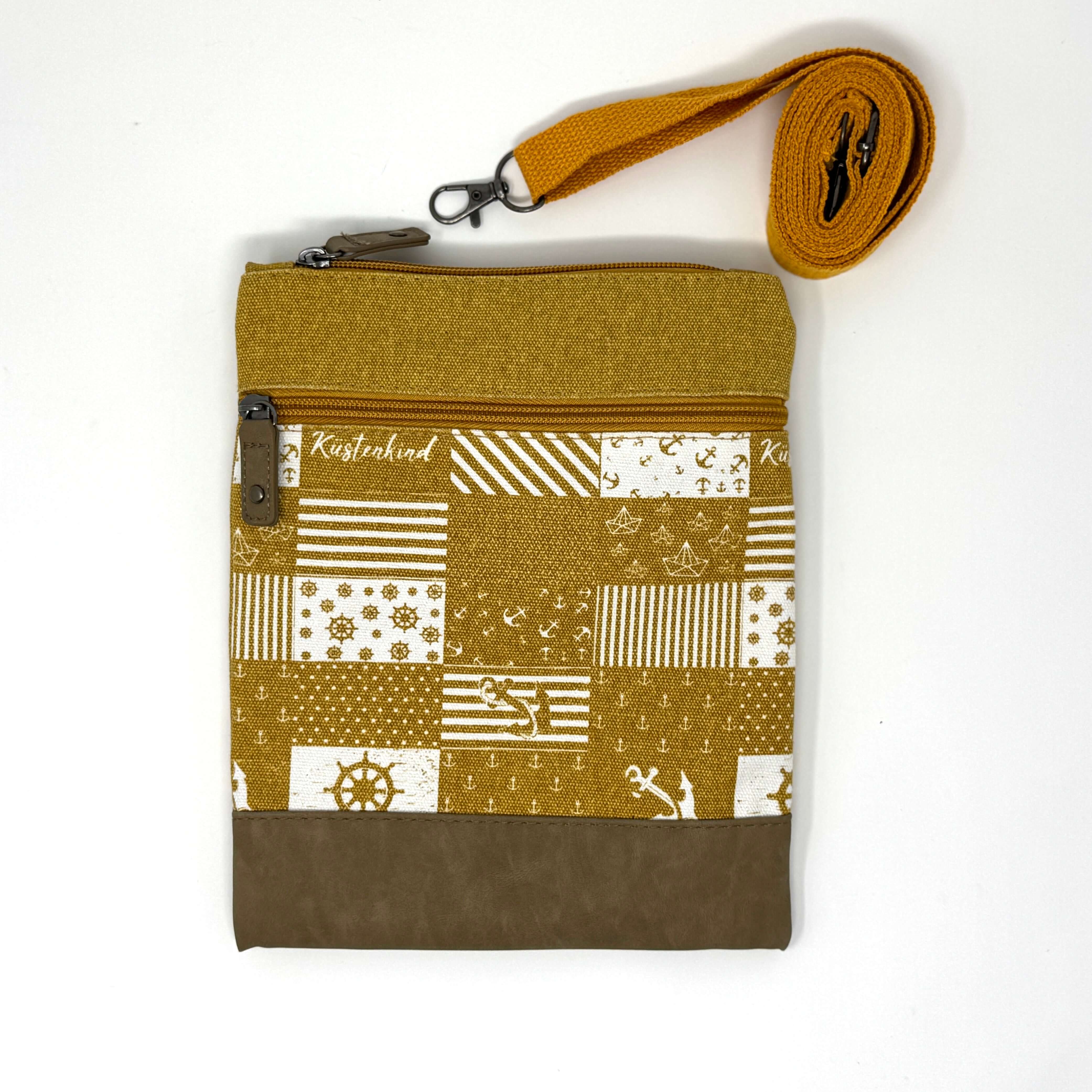 Crossbody Umhängetasche „Küstenkind“ in Gelb mit maritimem Patchwork-Design und Anker-Motiven
