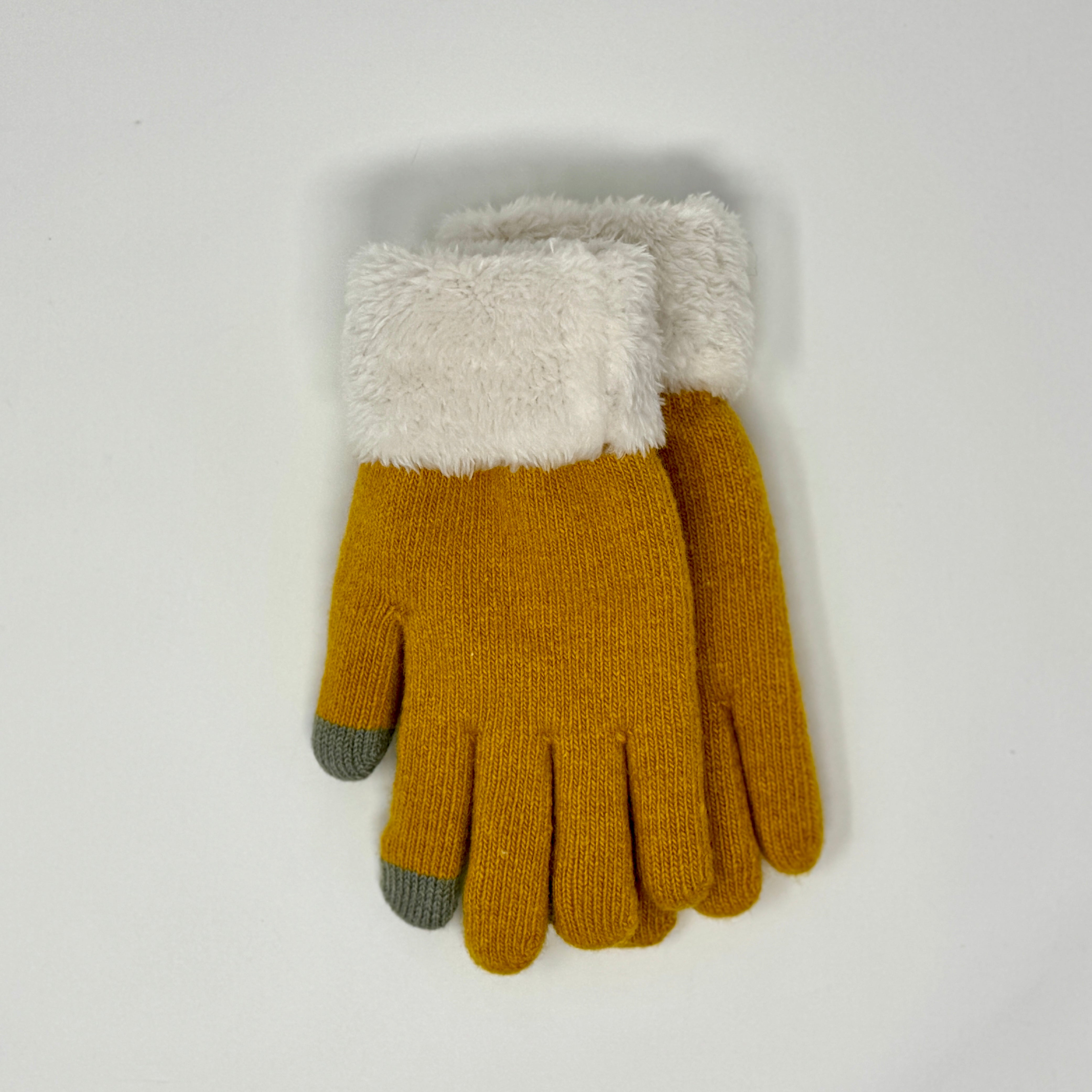 Teddyfell-Handschuhe mit Wollanteil in Senfgelb – warm, weich und inspiriert von der Ostsee.