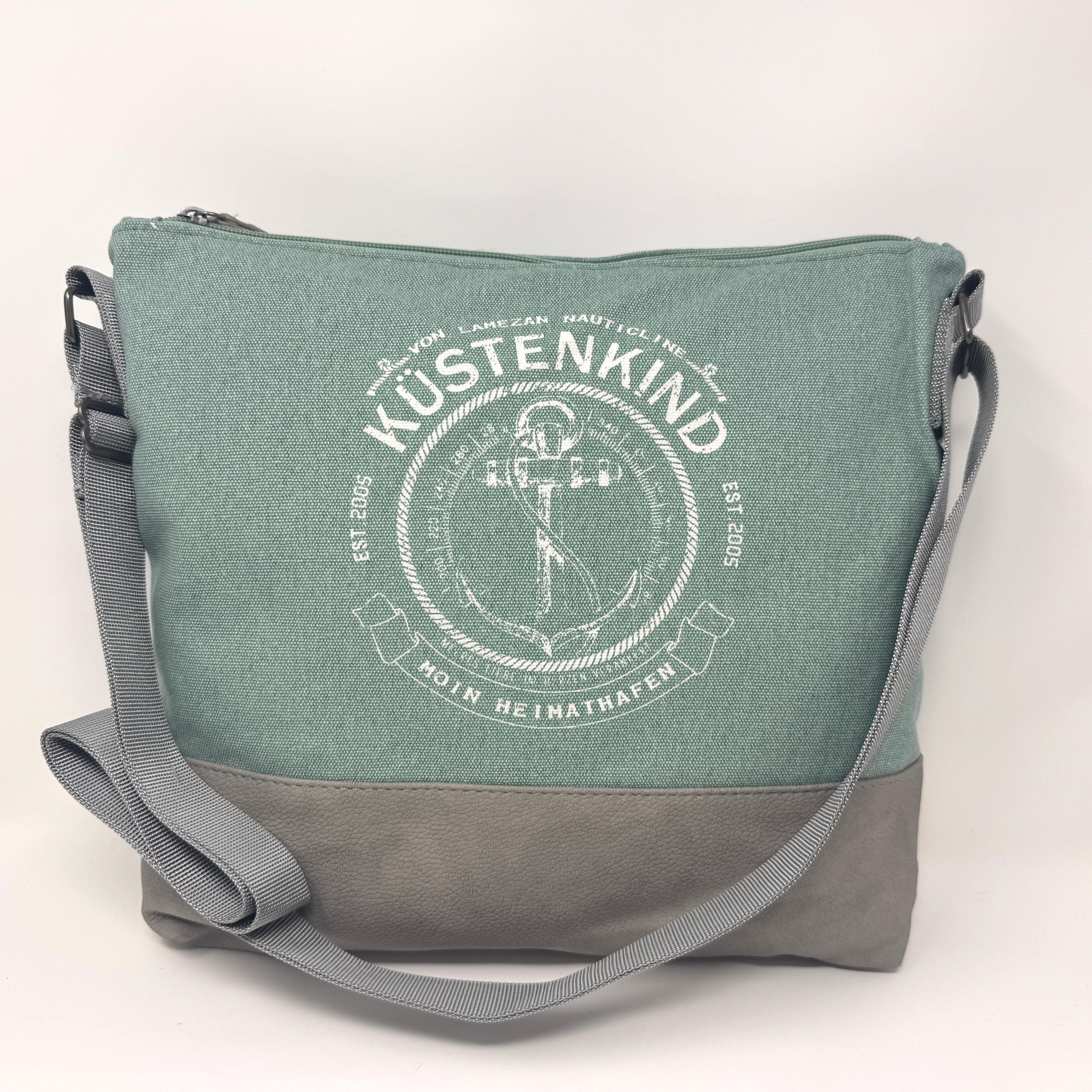Küstenkind Umhängetasche in hellgrün mit Anker-Motiv und maritimem Küstenkind-Print