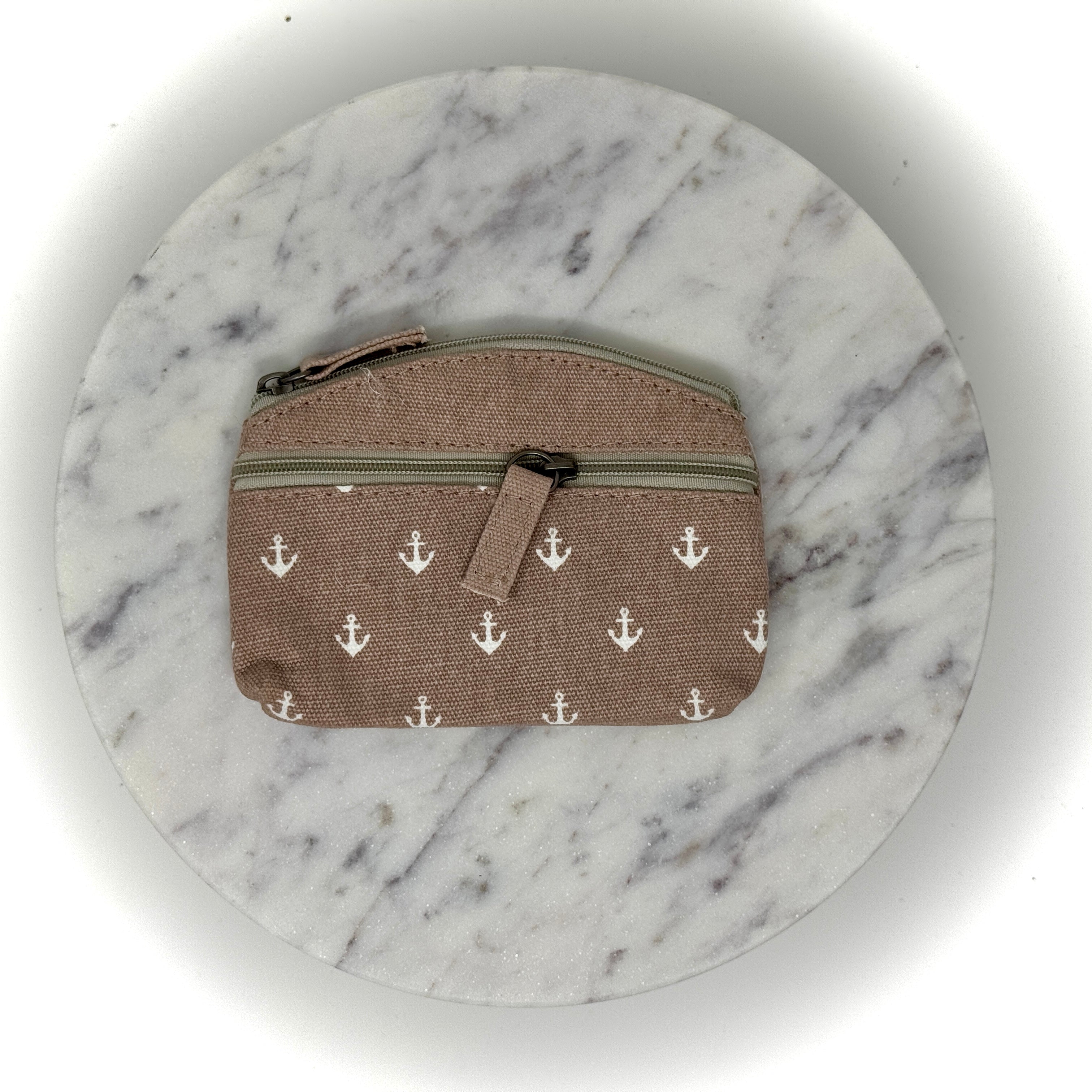 Kompaktes maritimes Canvas-Täschchen mit Anker-Muster, Reißverschluss und Stoffanhänger – in verschiedenen Farben erhältlich, ideal für unterwegs