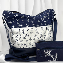 Maritimes Taschenset mit großer Umhängetasche und passendem Mini-Täschchen im Ankerdesign
