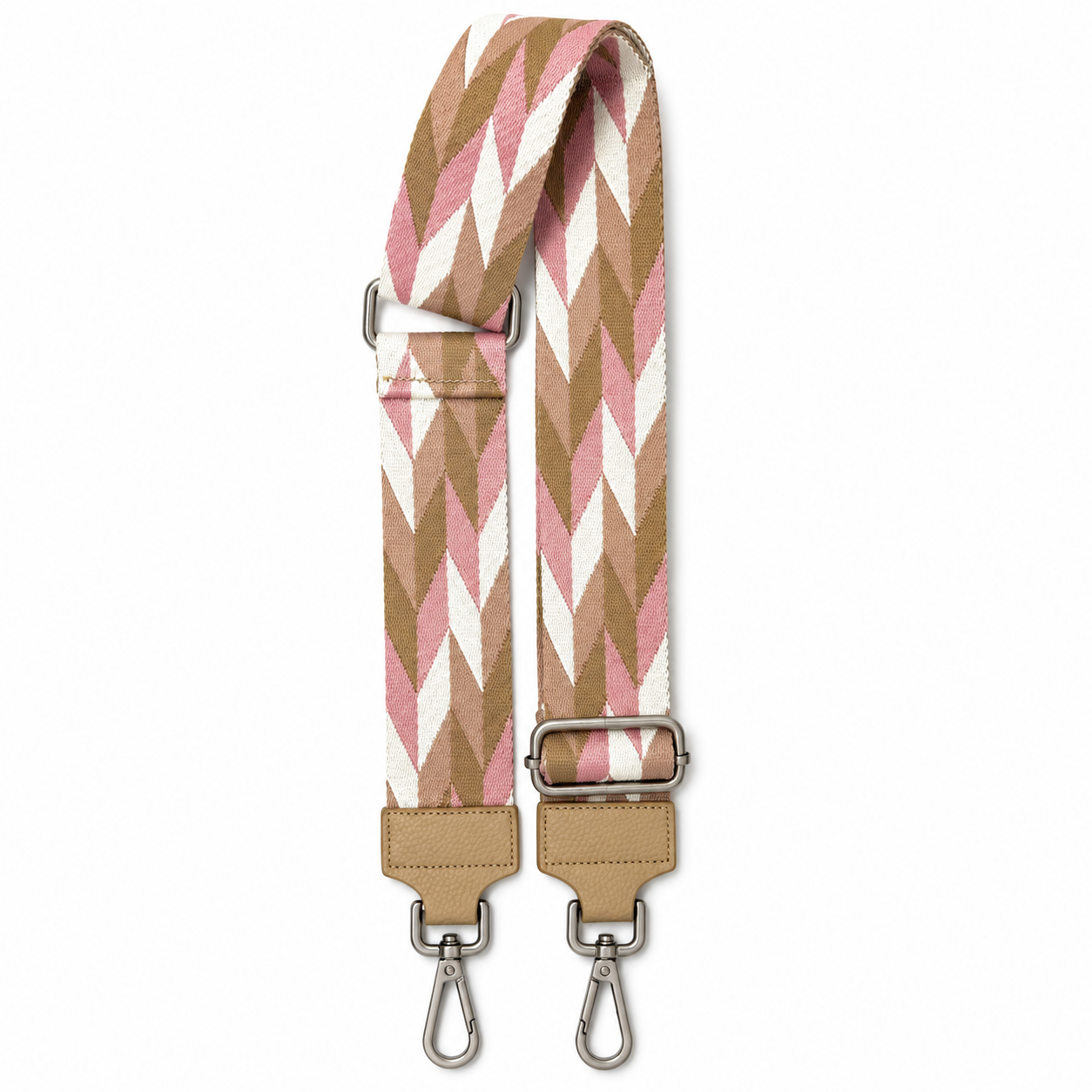 Breiter verstellbarer Taschenriemen mit geometrischem Chevronmuster in Altrosa, Beige, Braun und Weiß sowie zwei Karabinerhaken.