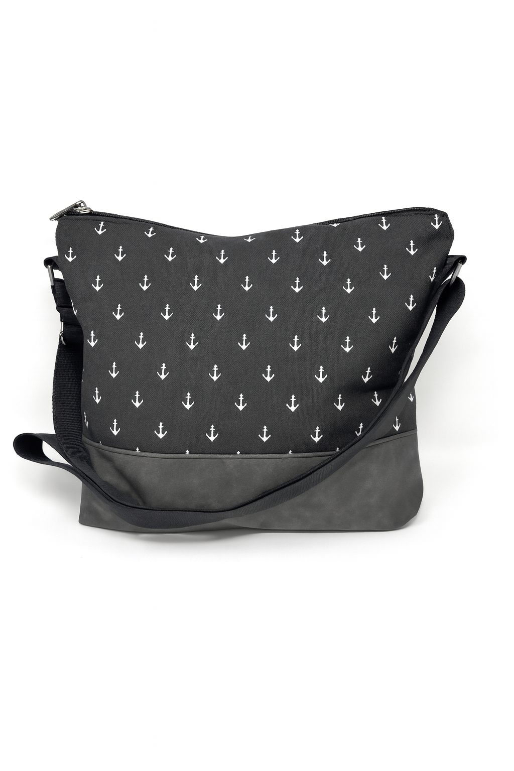 Maritime Umhängetasche Ankerliebe in schwarz mit Anker-Muster – wasserabweisend, vegan und nachhaltig