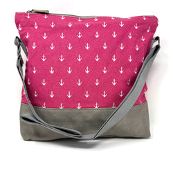 Maritime Umhängetasche Ankerliebe in Pink mit Anker-Muster – wasserabweisend, vegan und nachhaltig