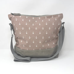 Maritime Umhängetasche Ankerliebe in Rosa mit Anker-Muster – wasserabweisend, vegan und nachhaltig