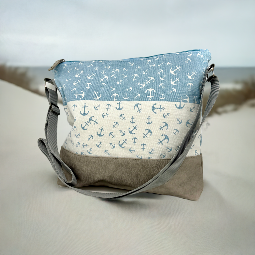 Maritime Umhängetasche Ankertraum mit Anker-Muster – vegan, wasserabweisend & in verschiedenen Farben erhältlich