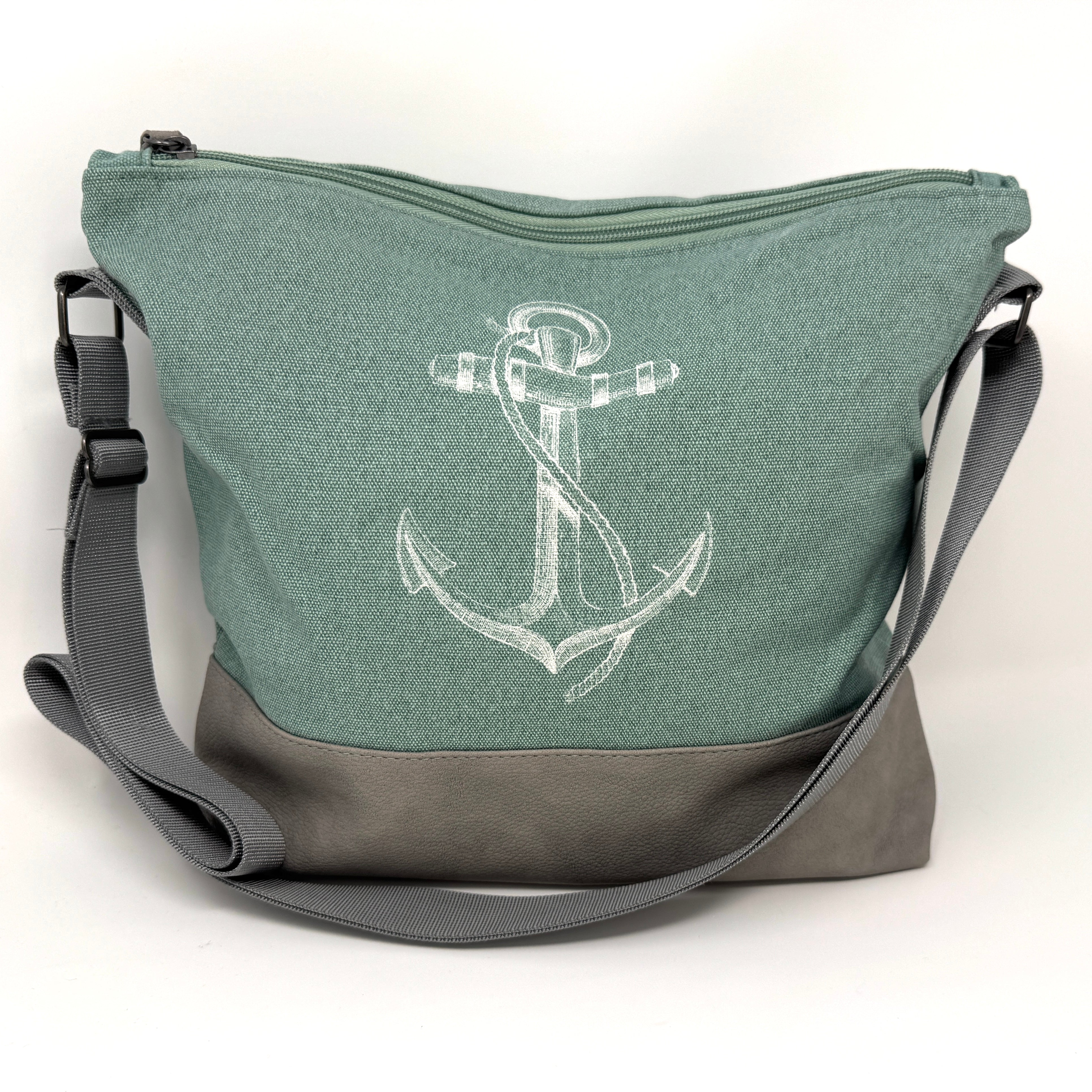 Moderne Umhängetasche aus wasserabweisender Baumwolle mit stilvollen Veggie-Leder-Details und Anker-Design