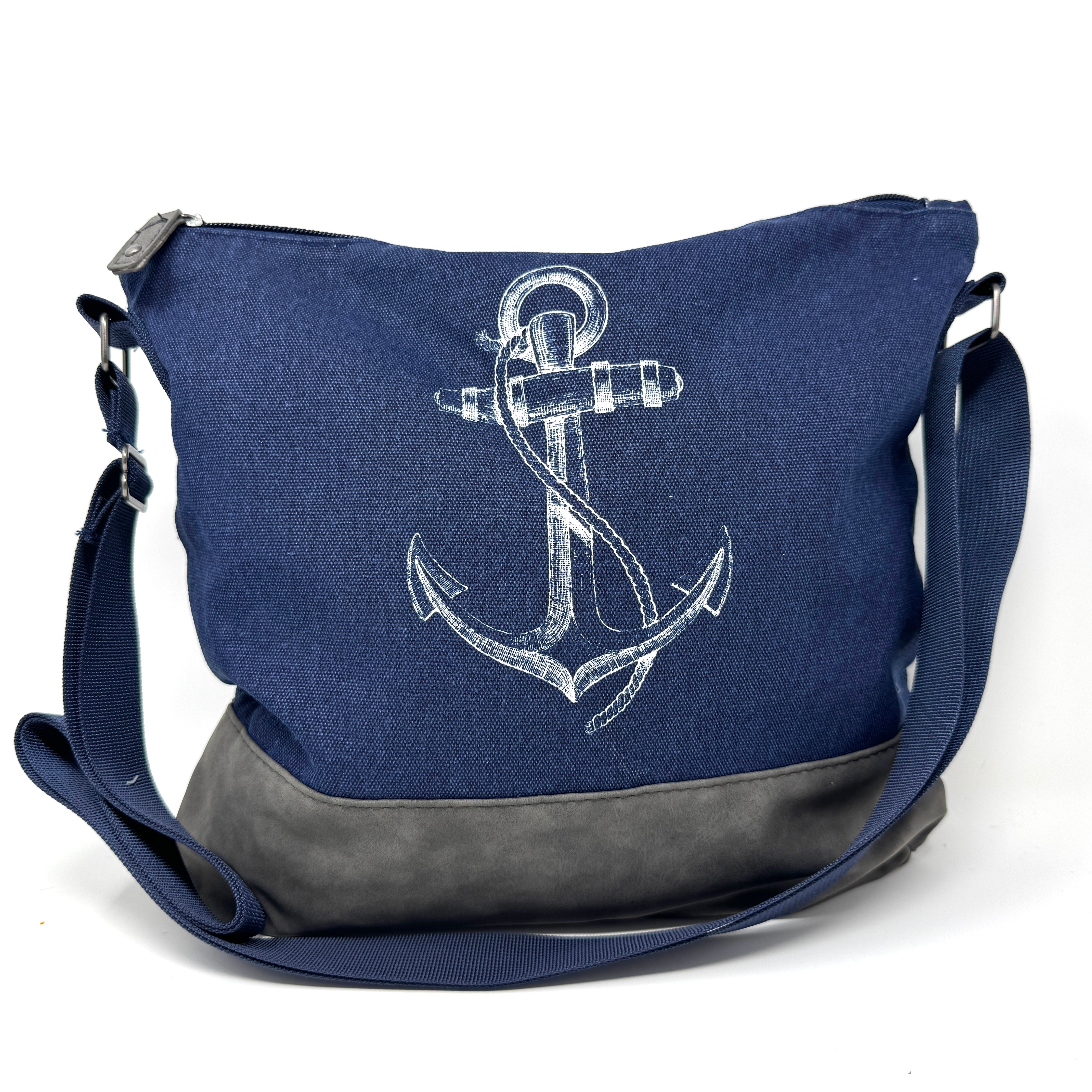 Moderne Umhängetasche in Blau aus wasserabweisender Baumwolle mit stilvollen Veggie-Leder-Details und Anker-Design